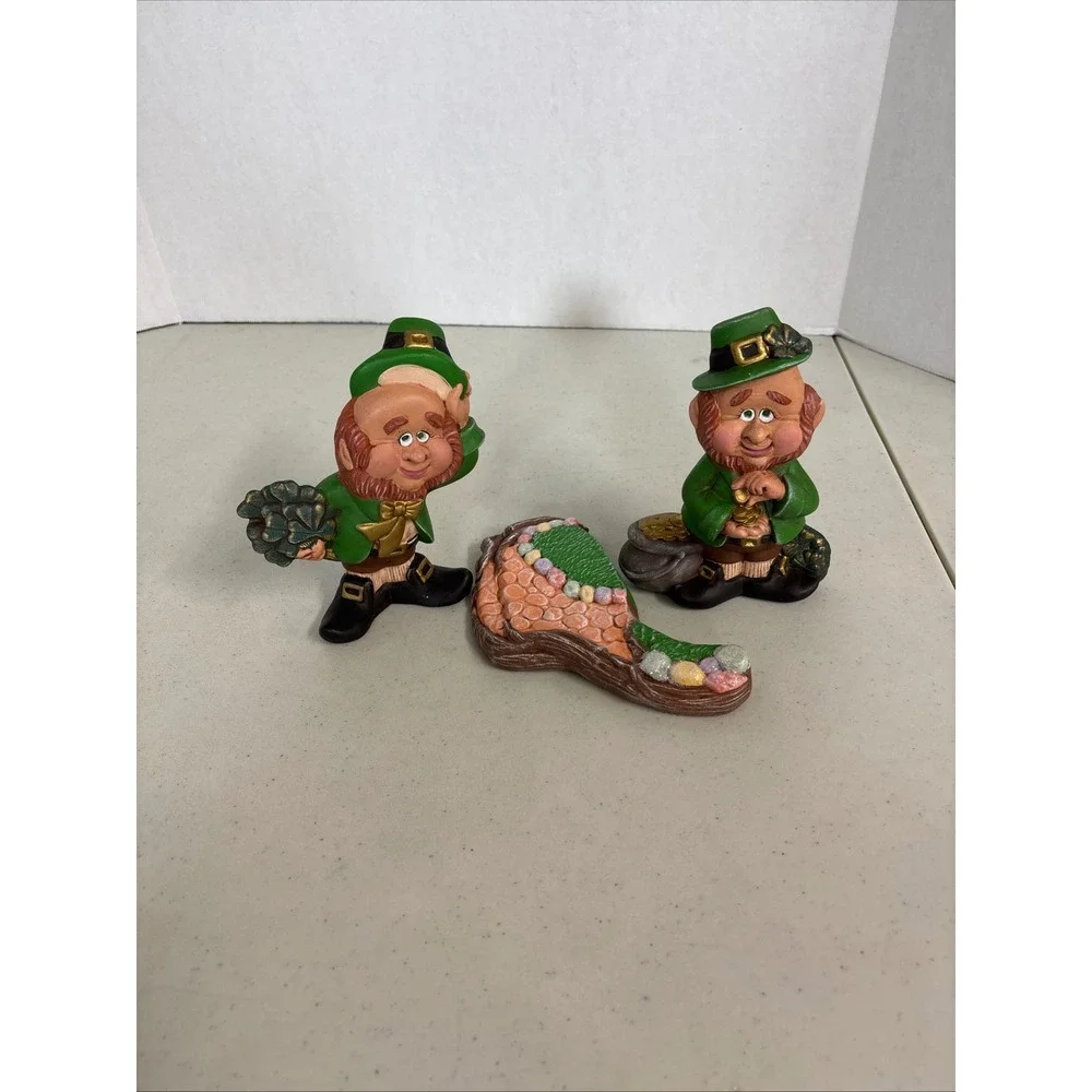 St Patricks Day Leprechaun Ceramic Figurine Set 3pc‎ Pot of Gold Shamrock